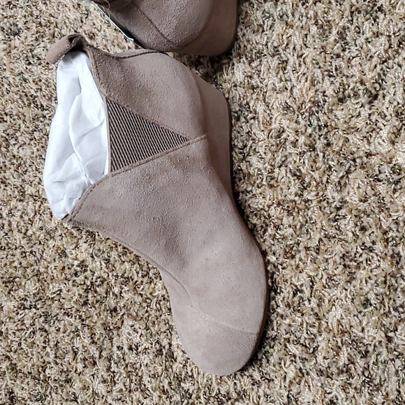 NEW Tom's Kelsey boots - Picture 2 of 5